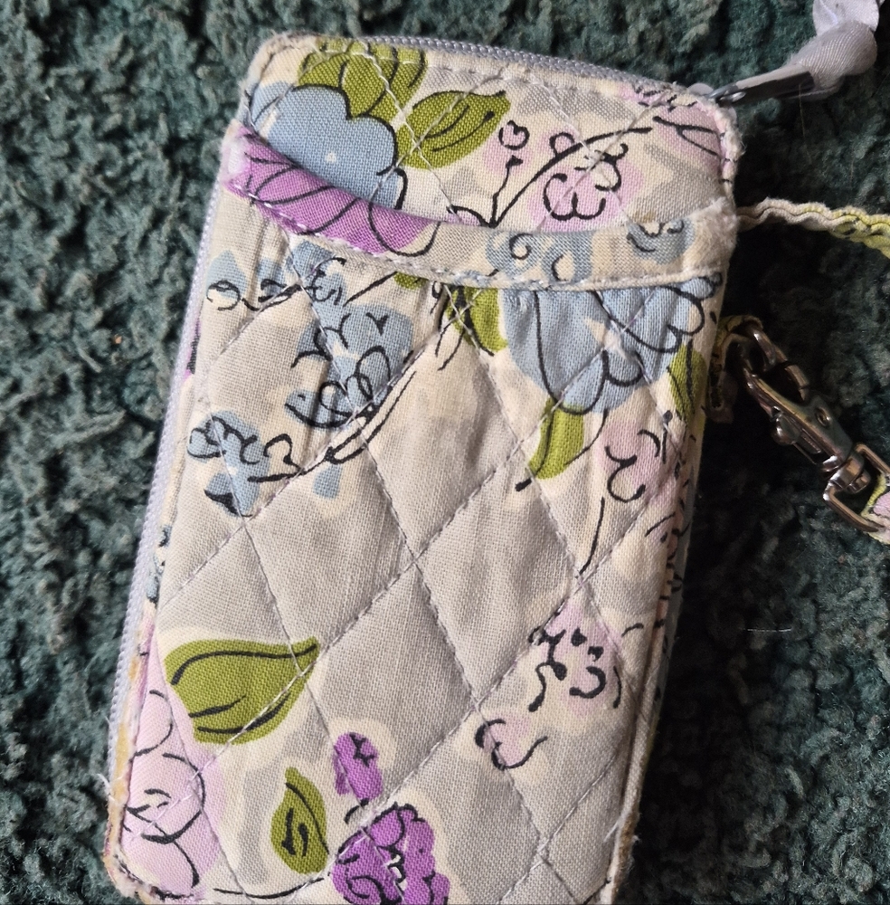 Vera Bradley Floral Quilted Waĺlet with Wristlet Strap - Picture 2 of 8
